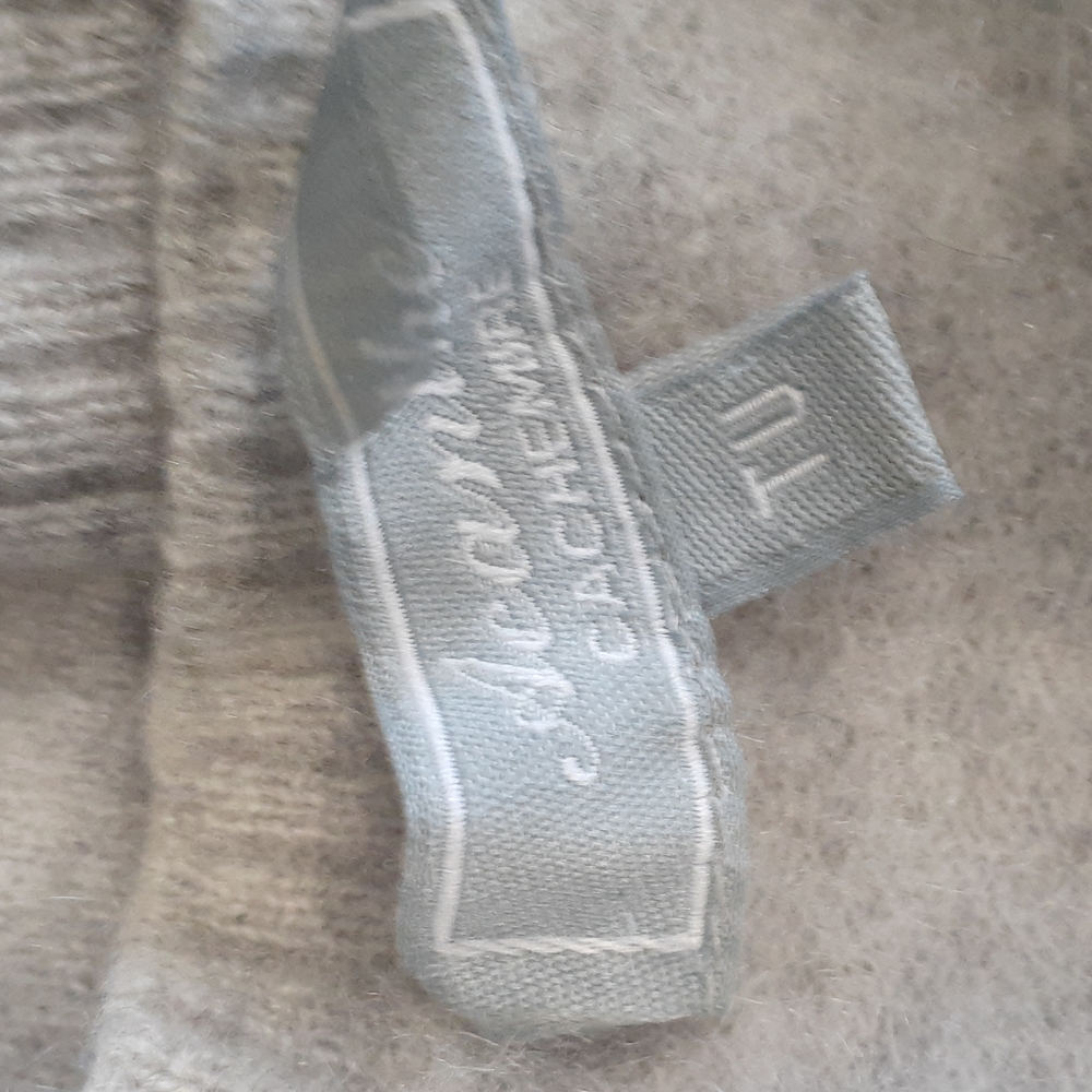 Casmear  sweater size…L - Picture 14 of 15